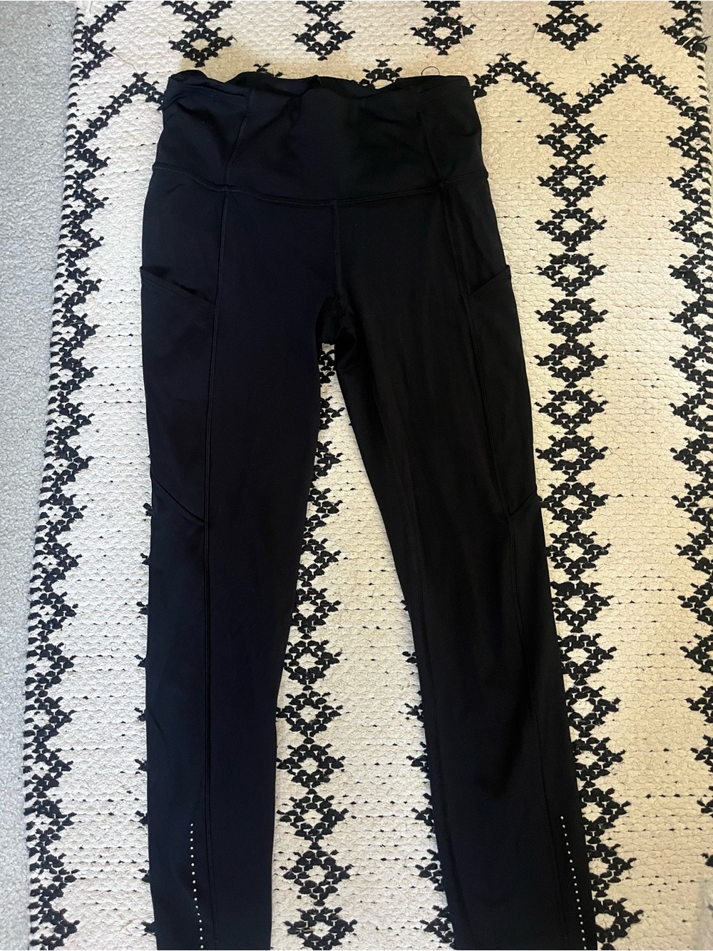 Women's Lululemon High-Waist Black Performance Leggings with Side Pockets